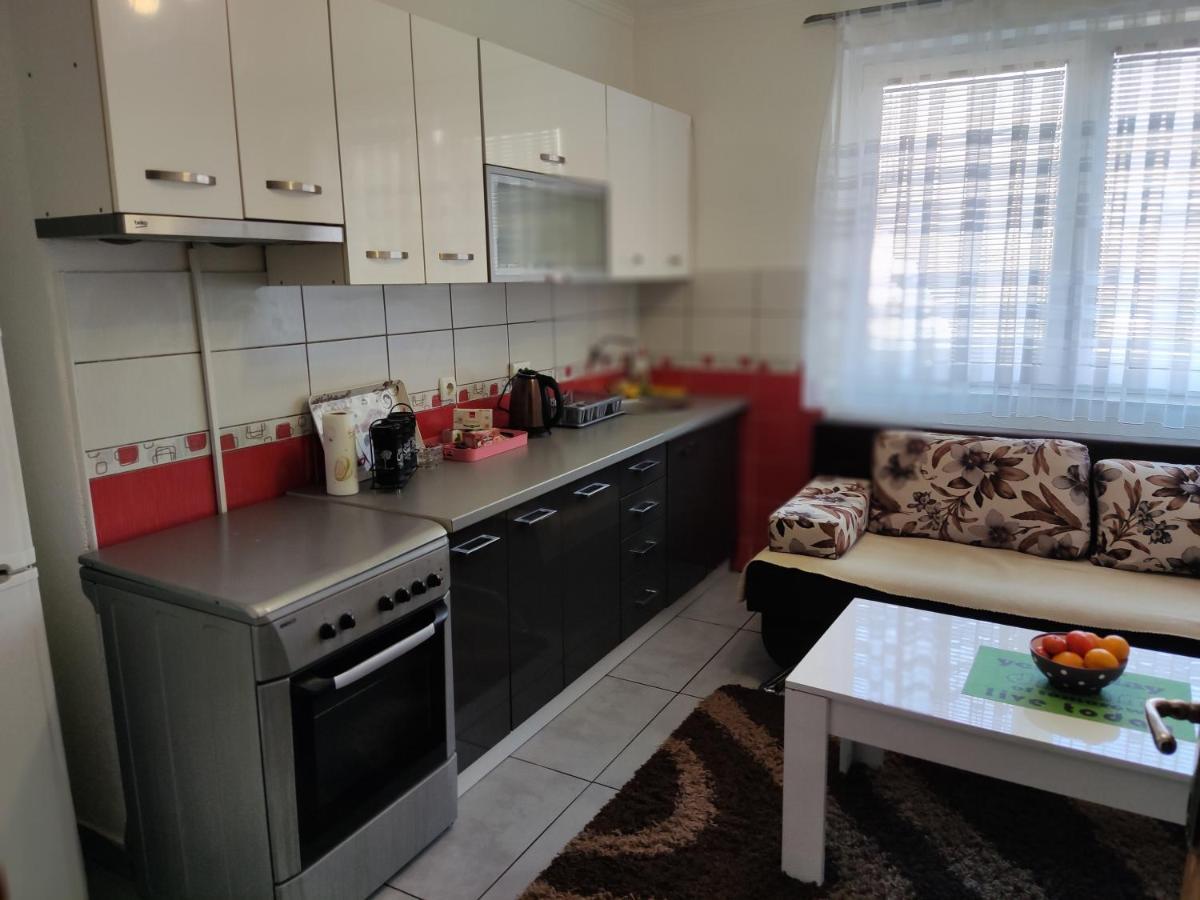 Apartmani Sarah Tuzla Eksteriør billede